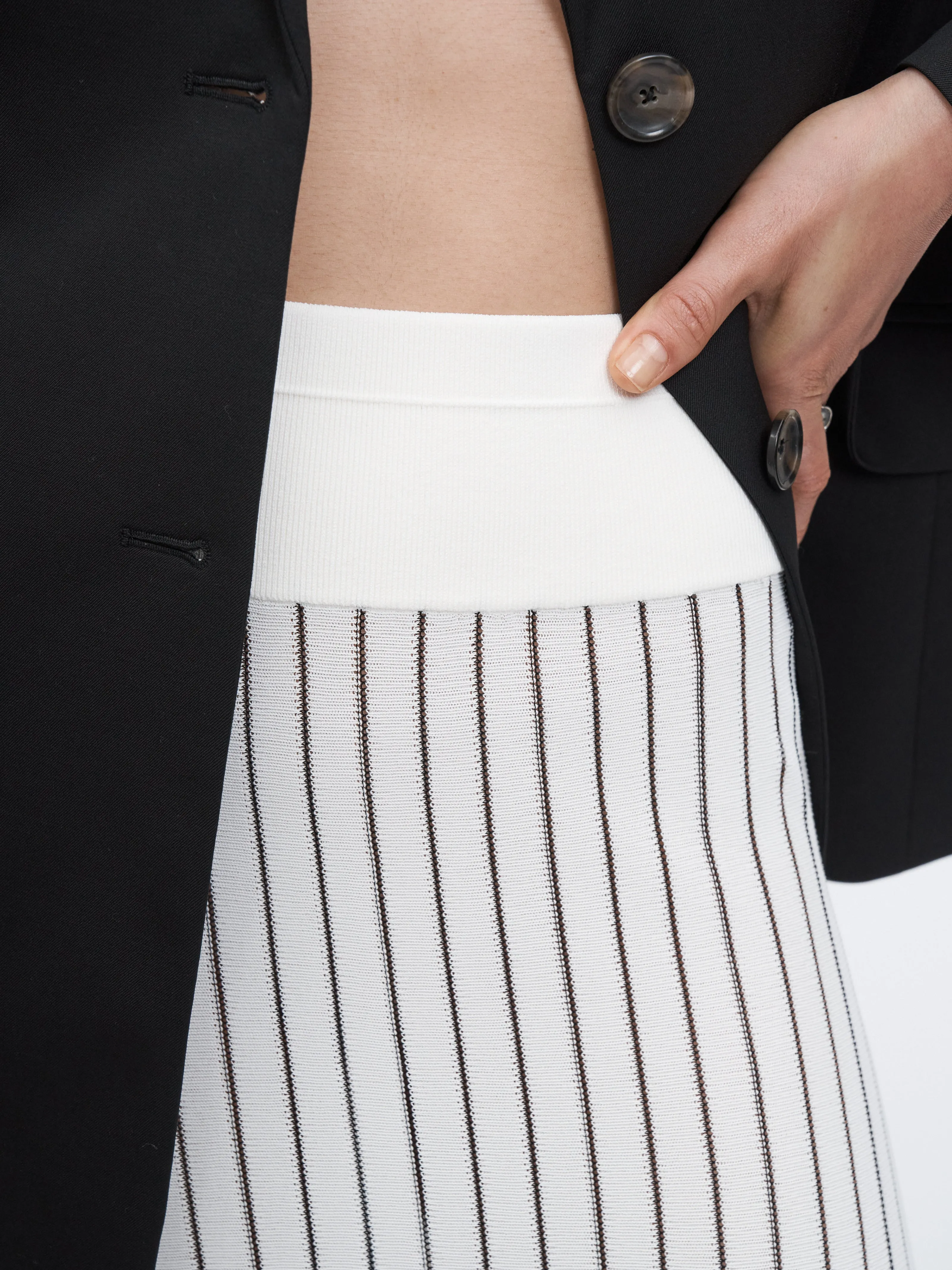 Variegated Pleat Skirt in Off-White