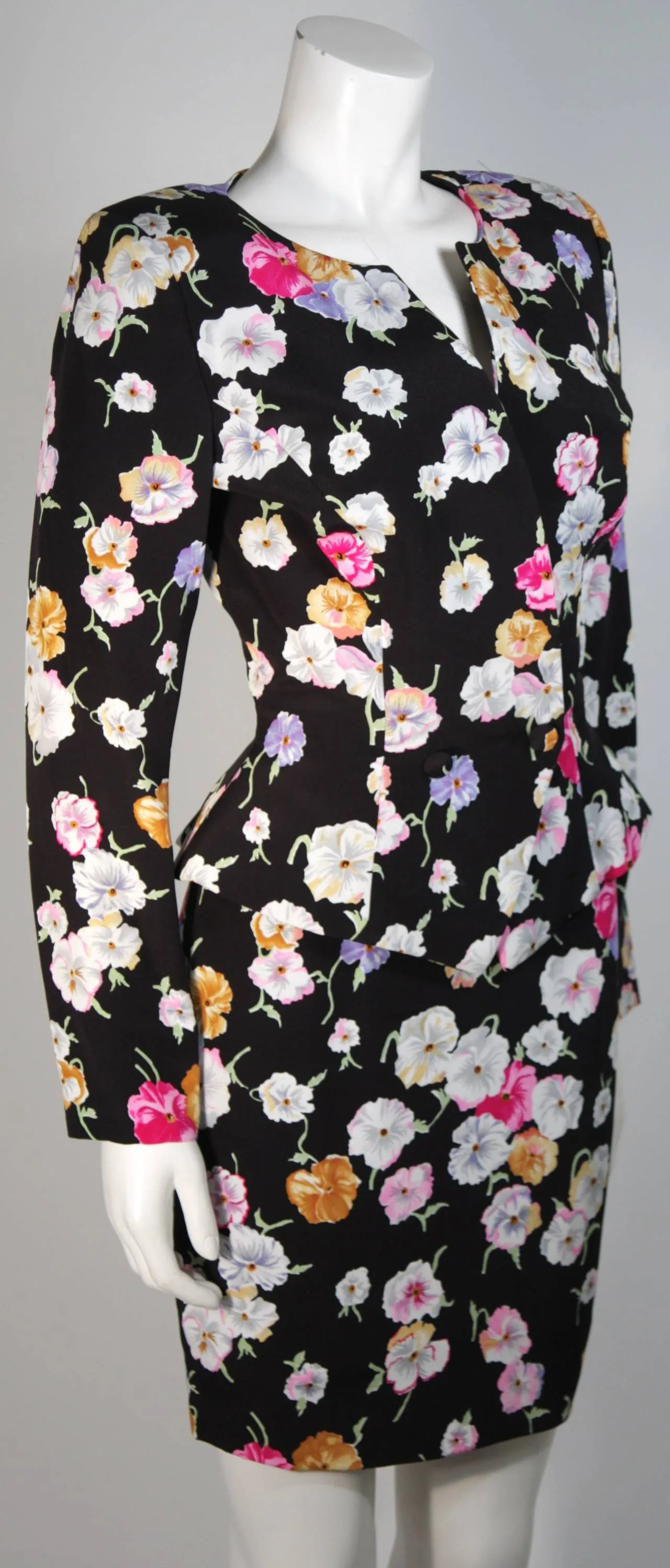 VICKY TIEL Black Floral Print Skrt Suit with Lace Panel Size Small