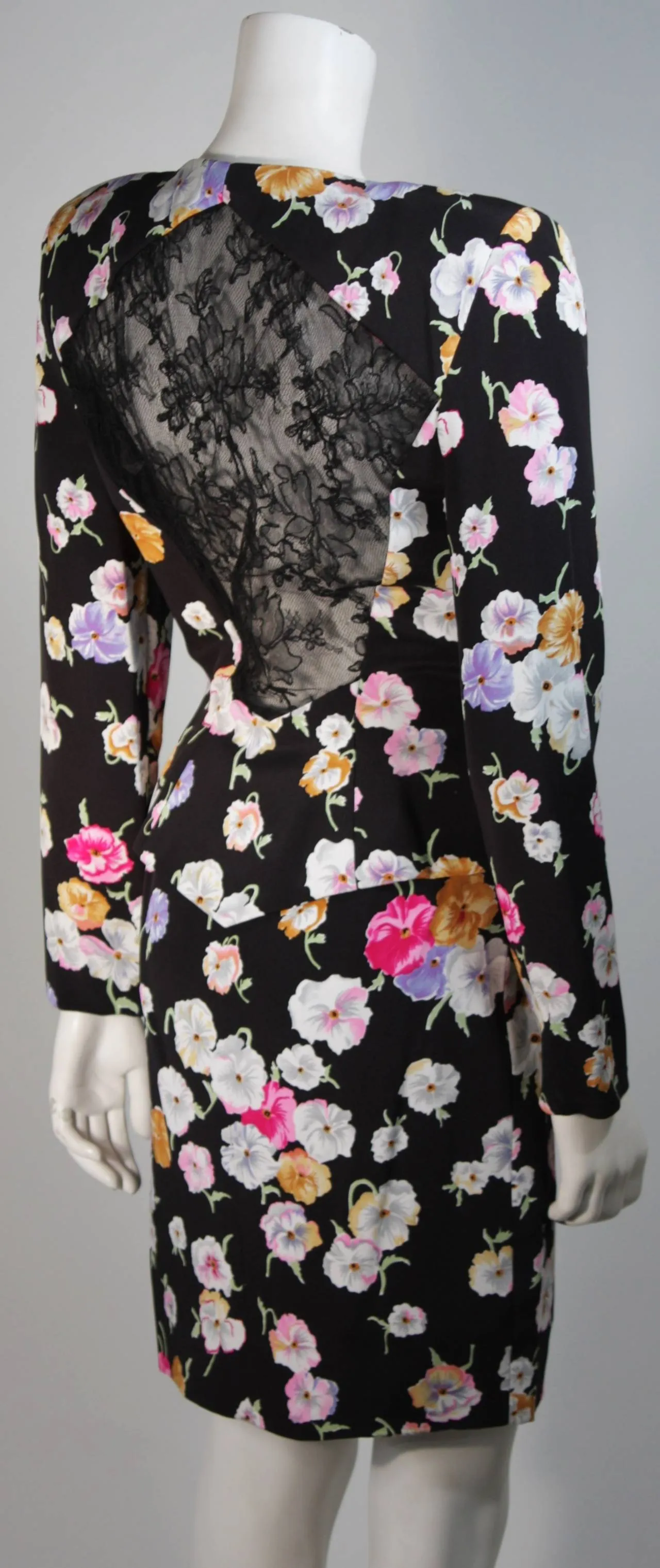 VICKY TIEL Black Floral Print Skrt Suit with Lace Panel Size Small
