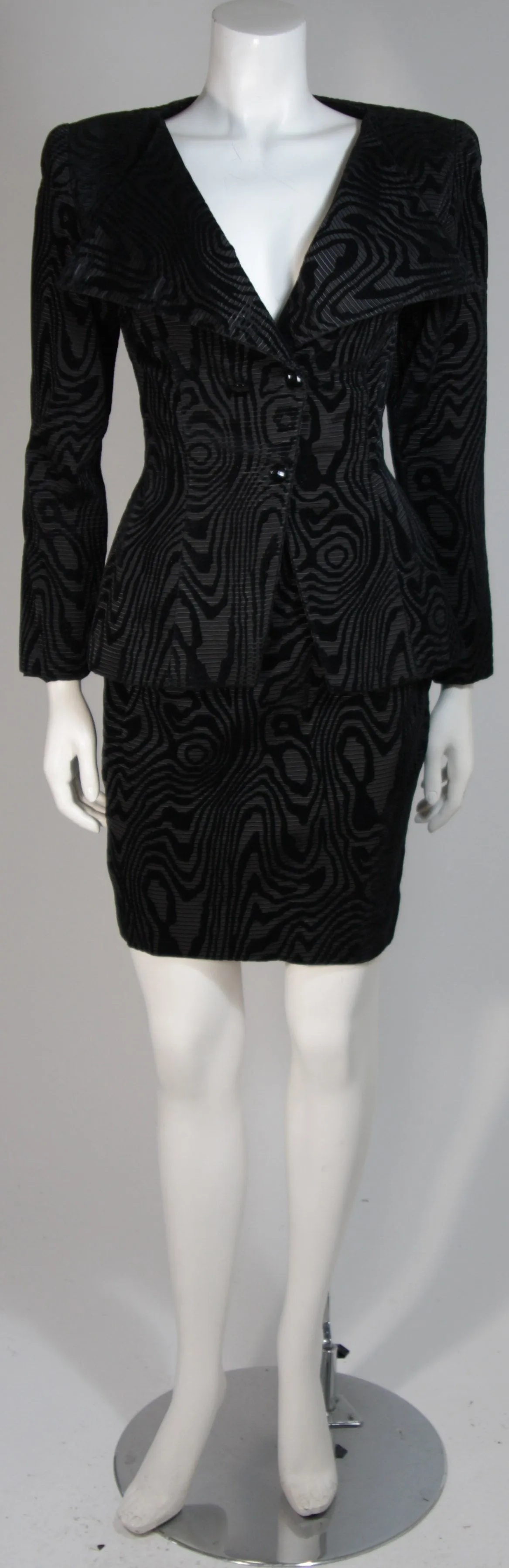 VICKY TIEL Black Silk Skirt Suit with Patterned Velvet Accents Size 38