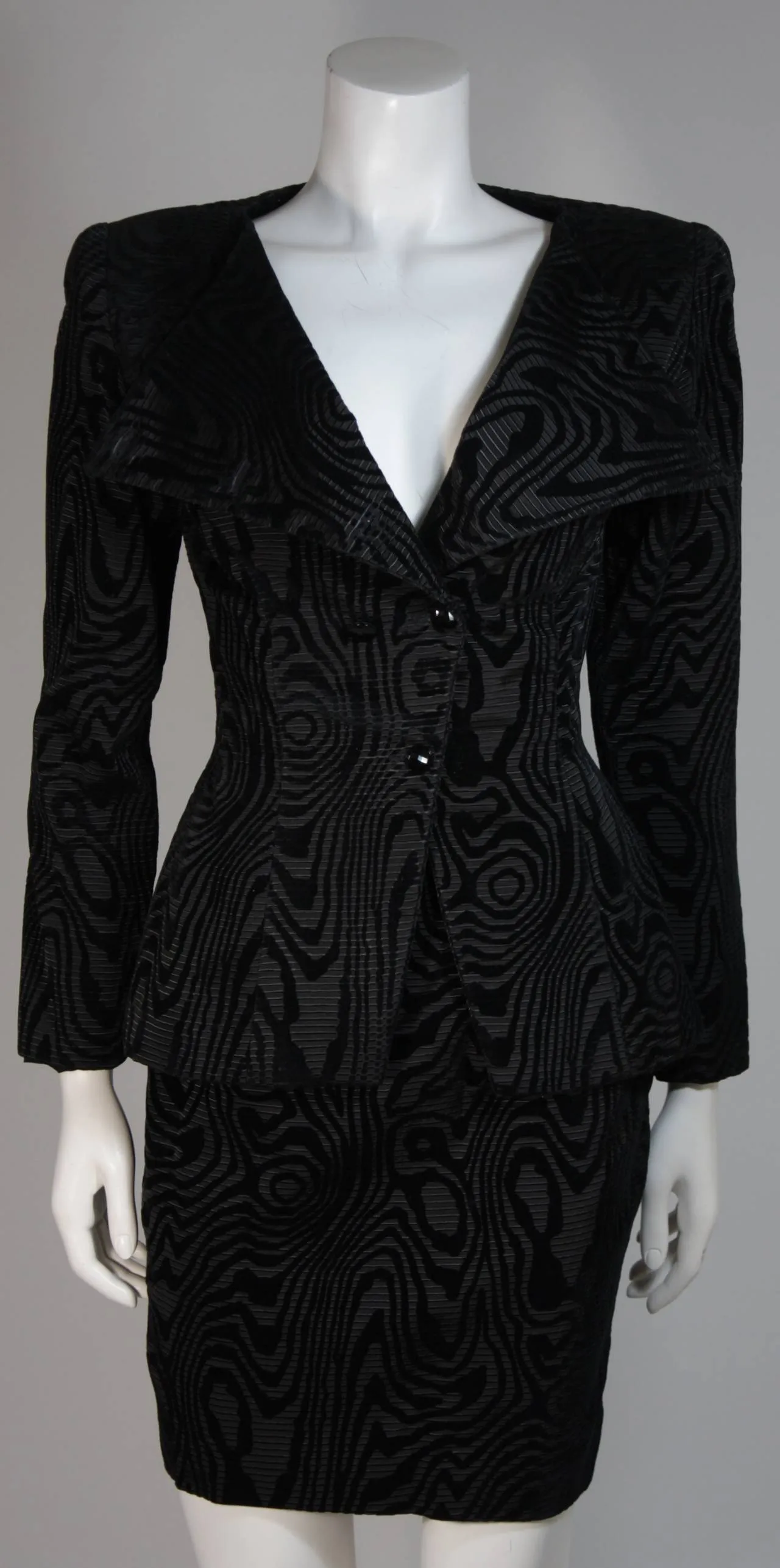 VICKY TIEL Black Silk Skirt Suit with Patterned Velvet Accents Size 38