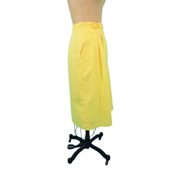 Vintage 1970s Yellow Skirt Solid Pleat Front | W 26&quot;