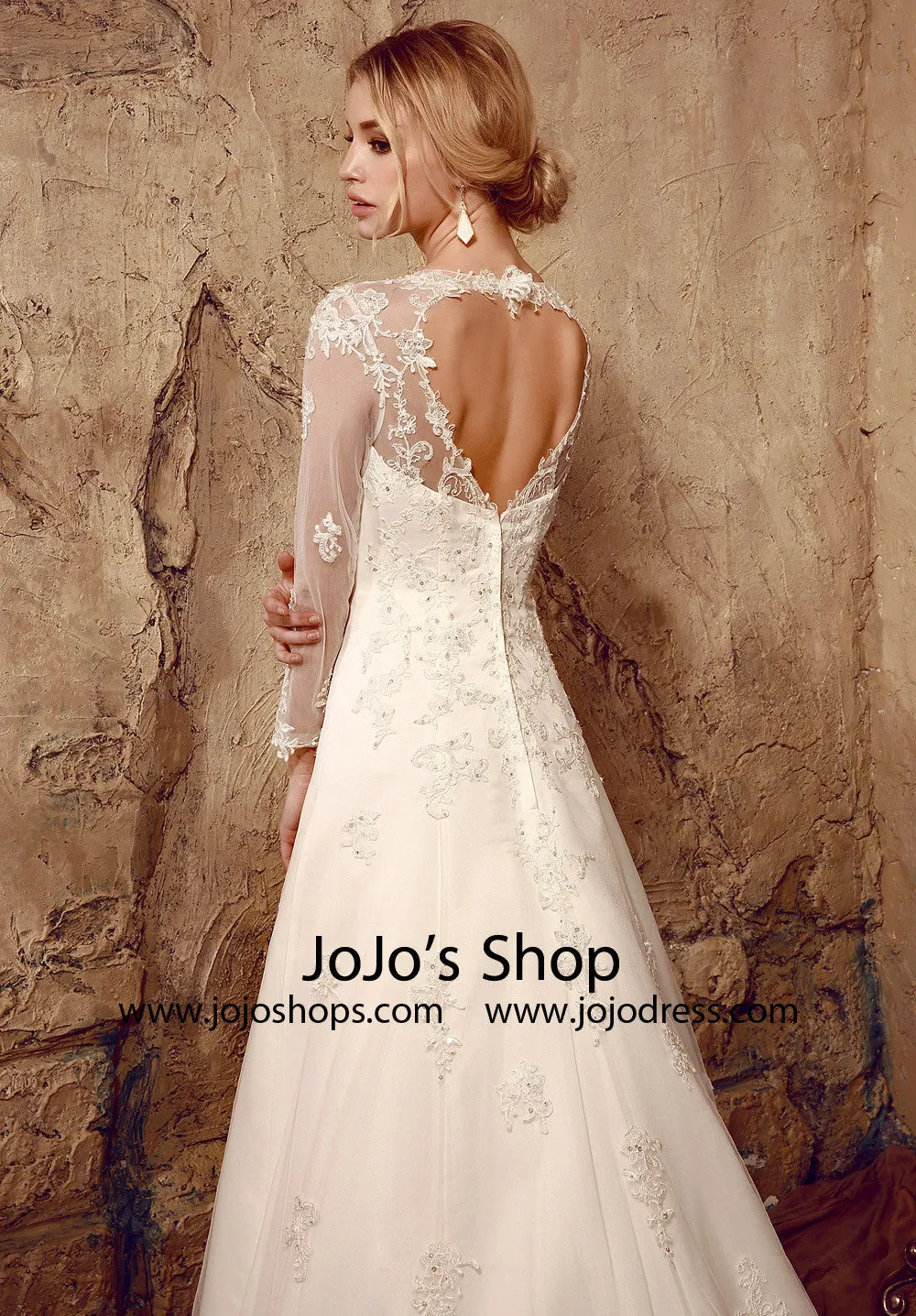 Vintage Style Lace Long Sleeves Wedding Dress with Keyhole Back | HL1022