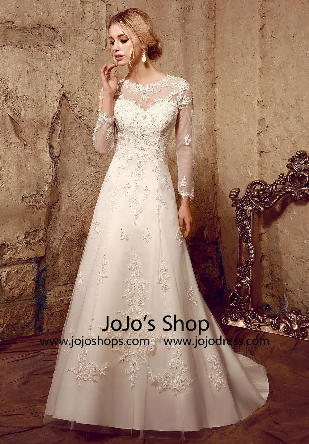 Vintage Style Lace Long Sleeves Wedding Dress with Keyhole Back | HL1022