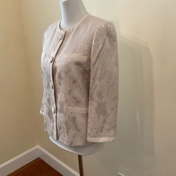 Women’s Kasper 2-piece jacket and skirt set