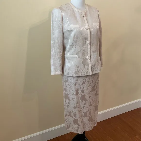 Women’s Kasper 2-piece jacket and skirt set