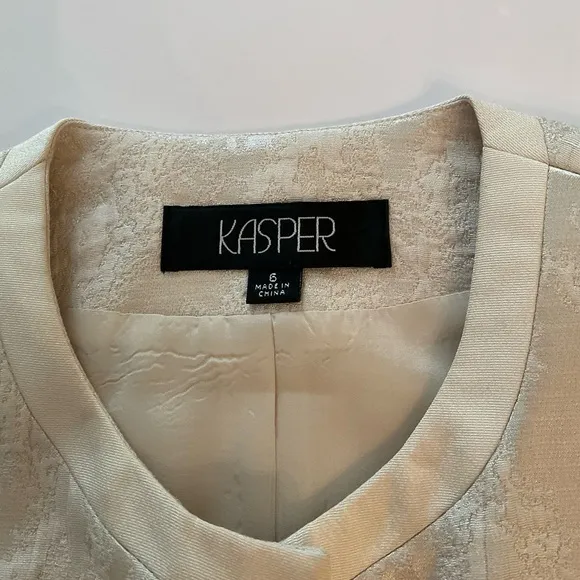 Women’s Kasper 2-piece jacket and skirt set