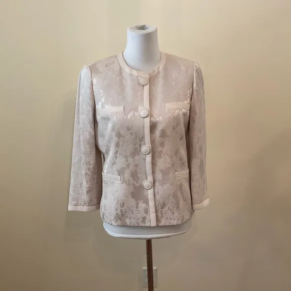 Women’s Kasper 2-piece jacket and skirt set