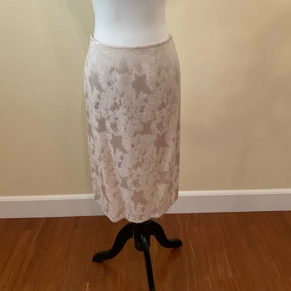 Women’s Kasper 2-piece jacket and skirt set