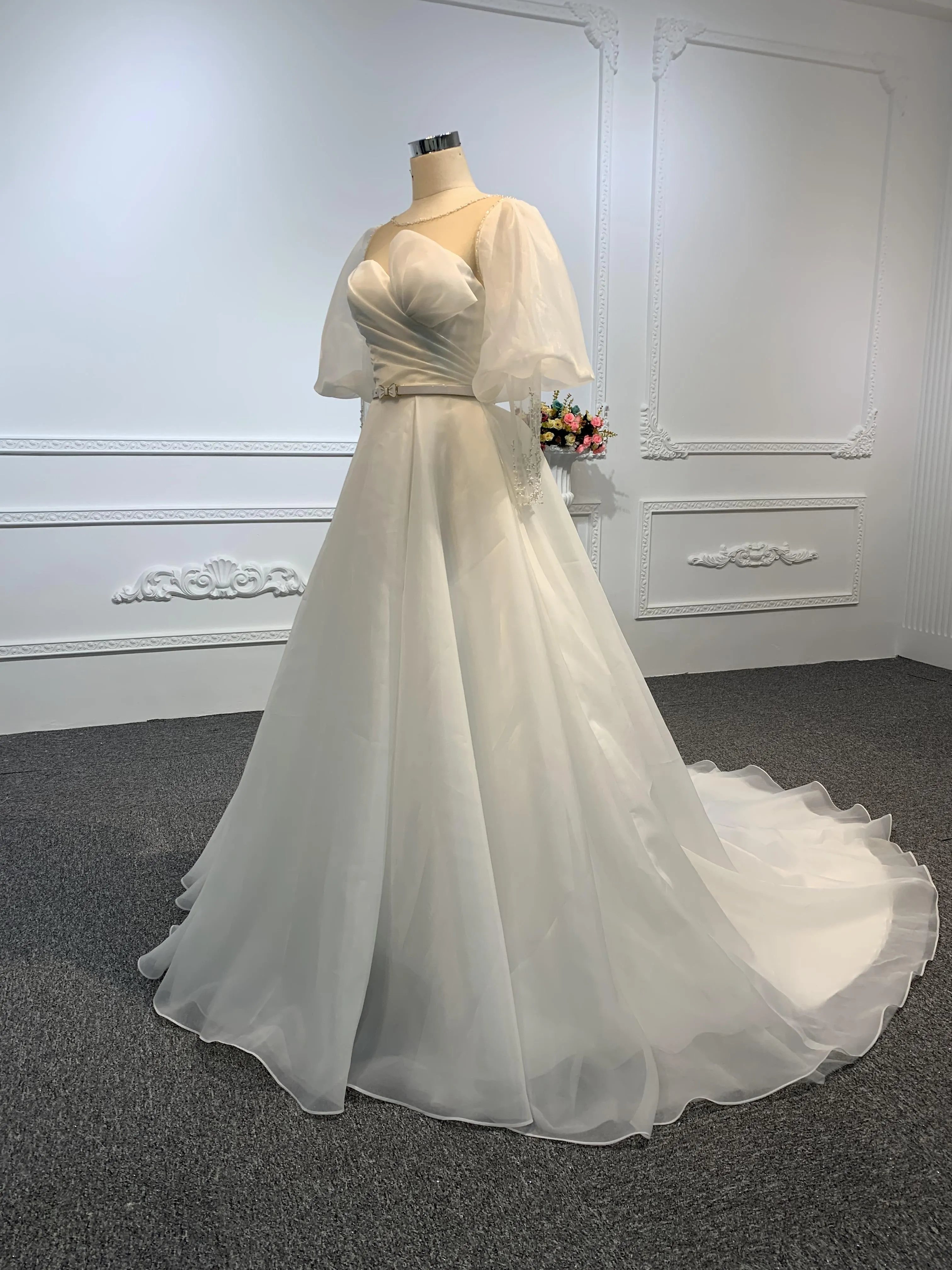 Z019-The Organza Sweetheart Neckline Long Sleeve Wedding Dress